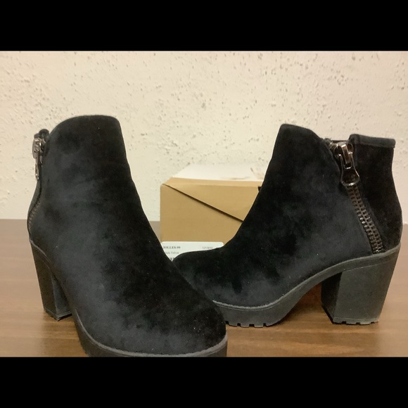 🎉HOST PICK🎉 vintage Dressy Black velour zip up 3” platform booties - Picture 8 of 11